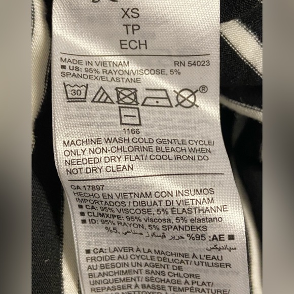 Old Navy - Women’s Pencil Skirt (NWT) - Picture 5 of 7